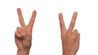 專家提醒：拍照時千萬不要比V字手勢