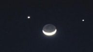 初四現「雙星伴月」天文奇景   網友：變天之兆