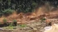 人能往哪兒逃！老撾水壩潰堤 洪水瞬間掩沒工地（視頻）