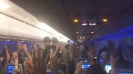 “惊心动魄”的乌龙！武装警力冲上飞机 乘客举双手受查