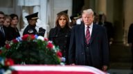 老布什遗体送抵华盛顿 川普5日出席葬礼