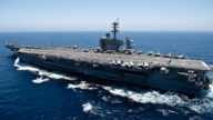 威吓美军？ 伊朗发布航拍美航母视频