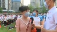 武汉开学直播 学生晕倒无人管 记者示意别拍到