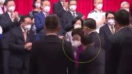 習近平訪港尷尬一幕 林鄭被習隨從粗暴拖拽（視頻）