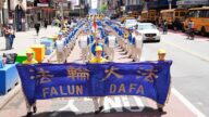 组图一：纽约盛大游行庆第24届法轮大法日