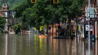 弗蒙特進入緊急狀態 首府被淹 暴風雨再襲美東