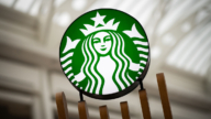 【财经100秒】中国销售跌11% 星巴克调降全年营收