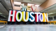 「我們愛休斯頓」經典作品現身休斯頓機場