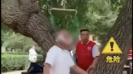 中国人爱“吊脖健身”？美专家：有截瘫风险
