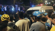 上海逾两百外卖员抗议小区新规 围警车逼警放人（视频）