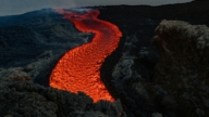 意大利西西里火山再喷发 岩浆奔流 景象壮观