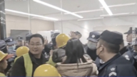 【禁闻】2月3日维权动态 陕西楼盘拖欠工资 工人讨薪遭“人墙”阻挡
