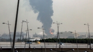 杜拜機場周邊燃料槽遭襲起火 數小時後已逐步恢復起降