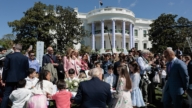 【直播连线】白宫南草坪复活节活动 川普总统和孩子们互动