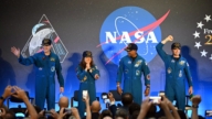 美国阿耳忒弥斯2号宇航员返回地球 薪资曝光