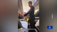 中國女子在飛機上大鬧 導致航班延誤