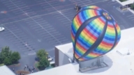 命好大 熱氣球撞墻籃筐傾斜90度 驚險逃生