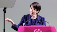 高市通话伊朗总统 : 确保海峡安全 盼美伊复谈