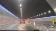 深圳暴雨海底隧道被淹 車輛如在海底游泳(視頻)