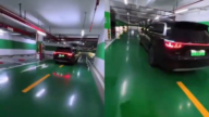华为问界M9代客泊车 车跑了吓得车主狂追(视频)
